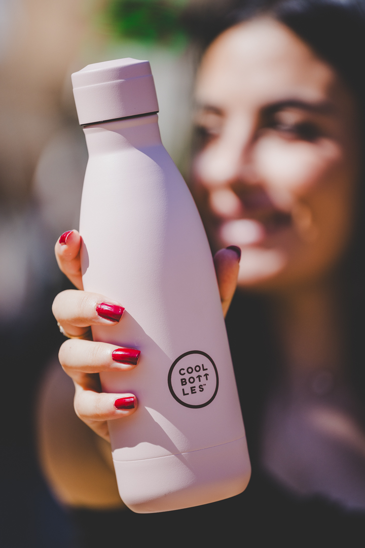 lifestyle-termolahev-cool-bottles-pastel-pink-750ml-portret